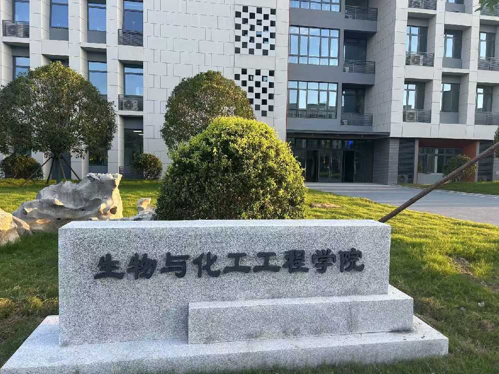广丰区扬州职业大学体育场高杆灯项目